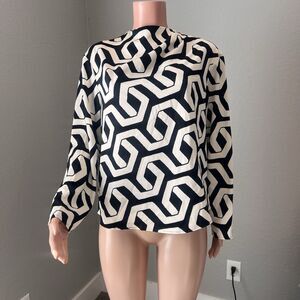 H & M  PRINTED GEOMETRIC FALL BLOUSE MODERN COMFY Sz MEDIUM NWT #64